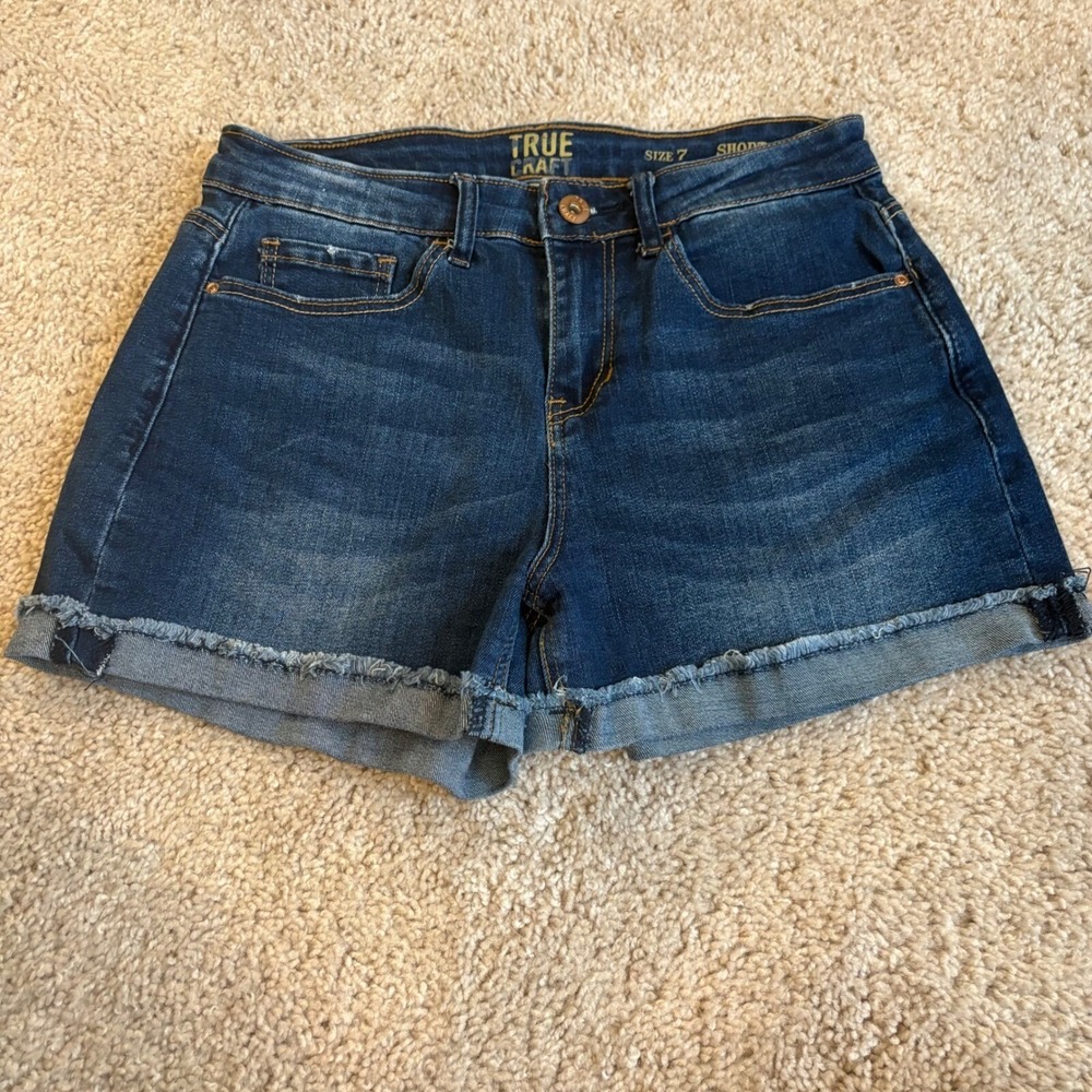 True Craft Junior's Denim Shorts Size 7 Frayed Hem Dark Wash Casual Summer